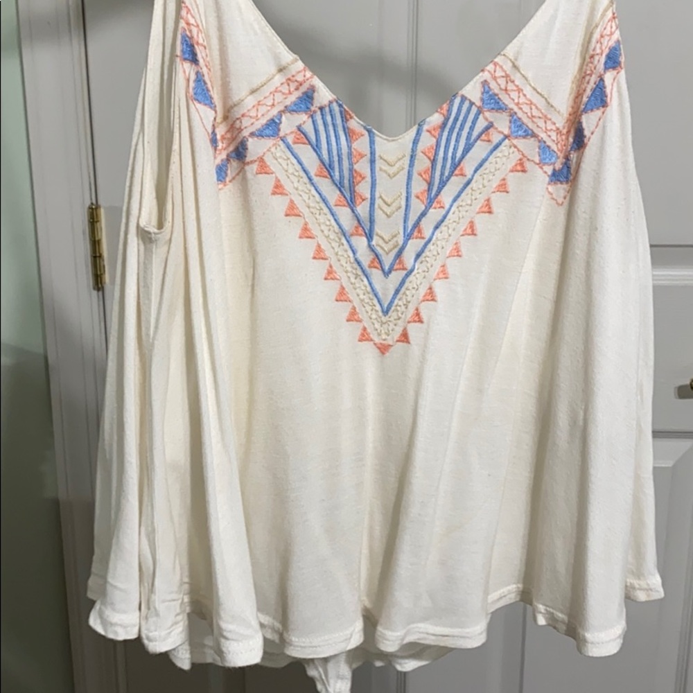 Flowy patterned tank
